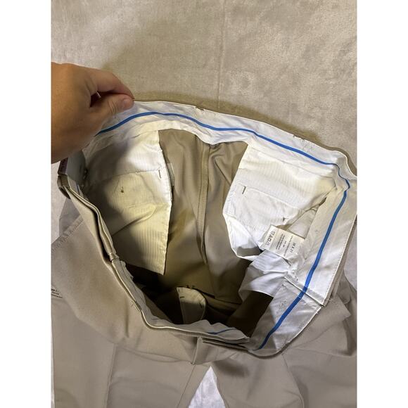 Haggar Classic Fit Cool 18 Pro Khaki Golf Dress Pants Comfort Waist 38x31 NWT - Picture 8 of 10
